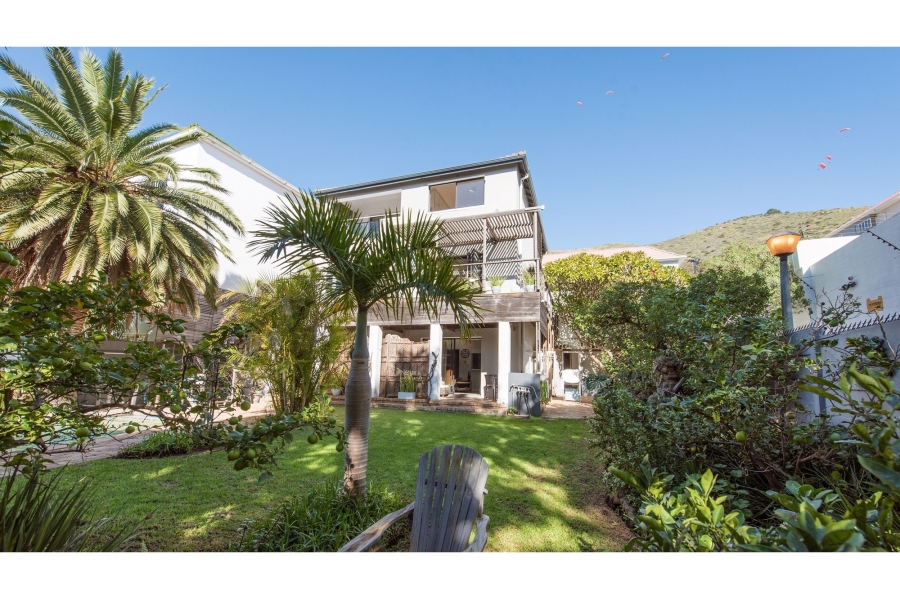 5 Bedroom Property for Sale in Green Point Western Cape